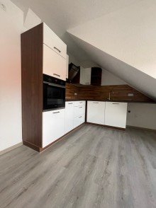 K�che Attraktive 2,5-Zimmer-Wohnung - renoviert, mit EBK & gro�z�giger Terrasse in Bischofsheim