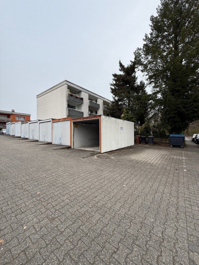 Garagenansicht Kelsterbach Erdgeschosswohnung Erdgeschoss-Eigentumswohnung mit Balkon, Keller & Stellplatz in Kelsterbach
