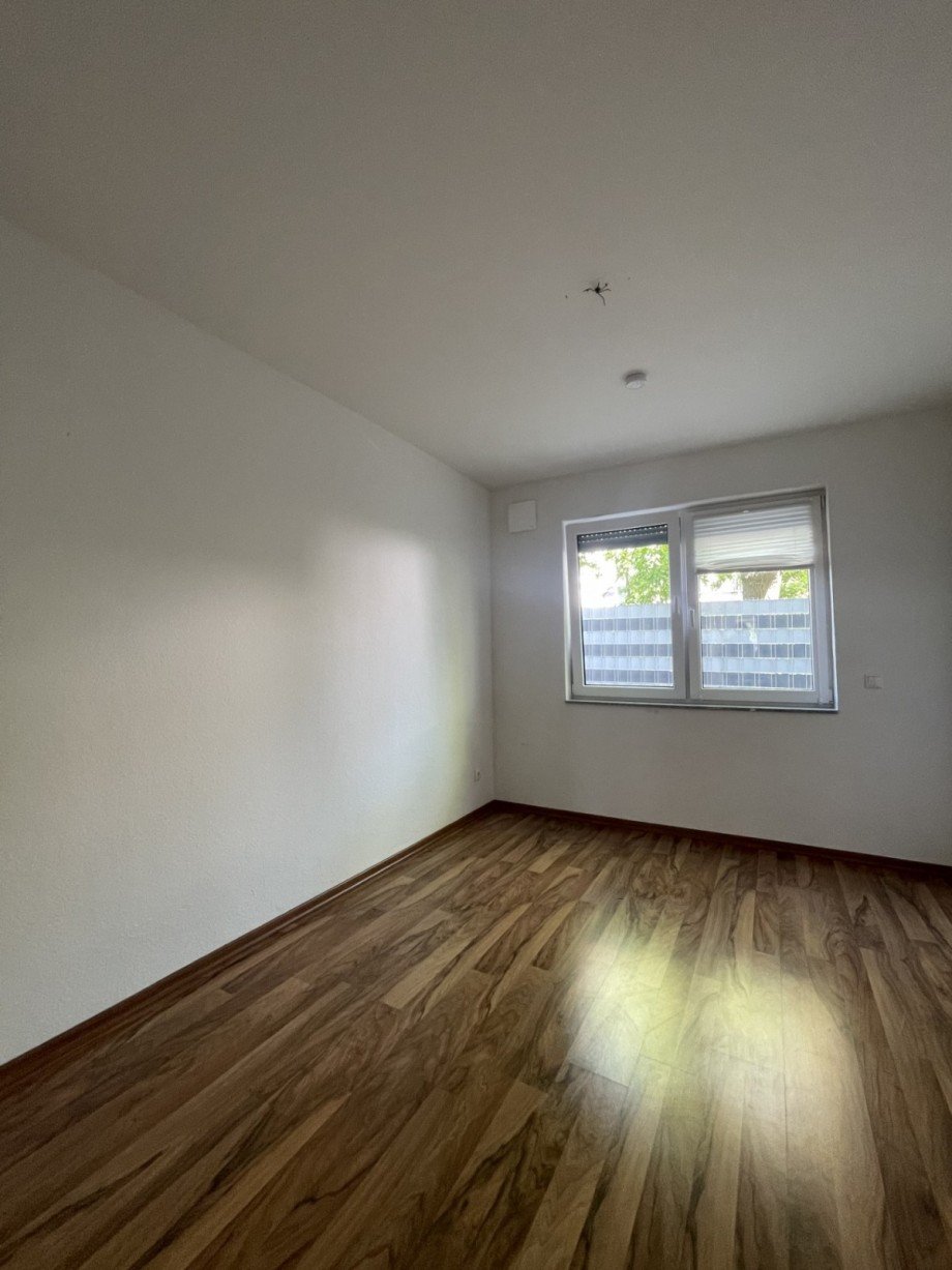 Schlafzimmer Erdgeschosswohnung Fl�rsheim am Main