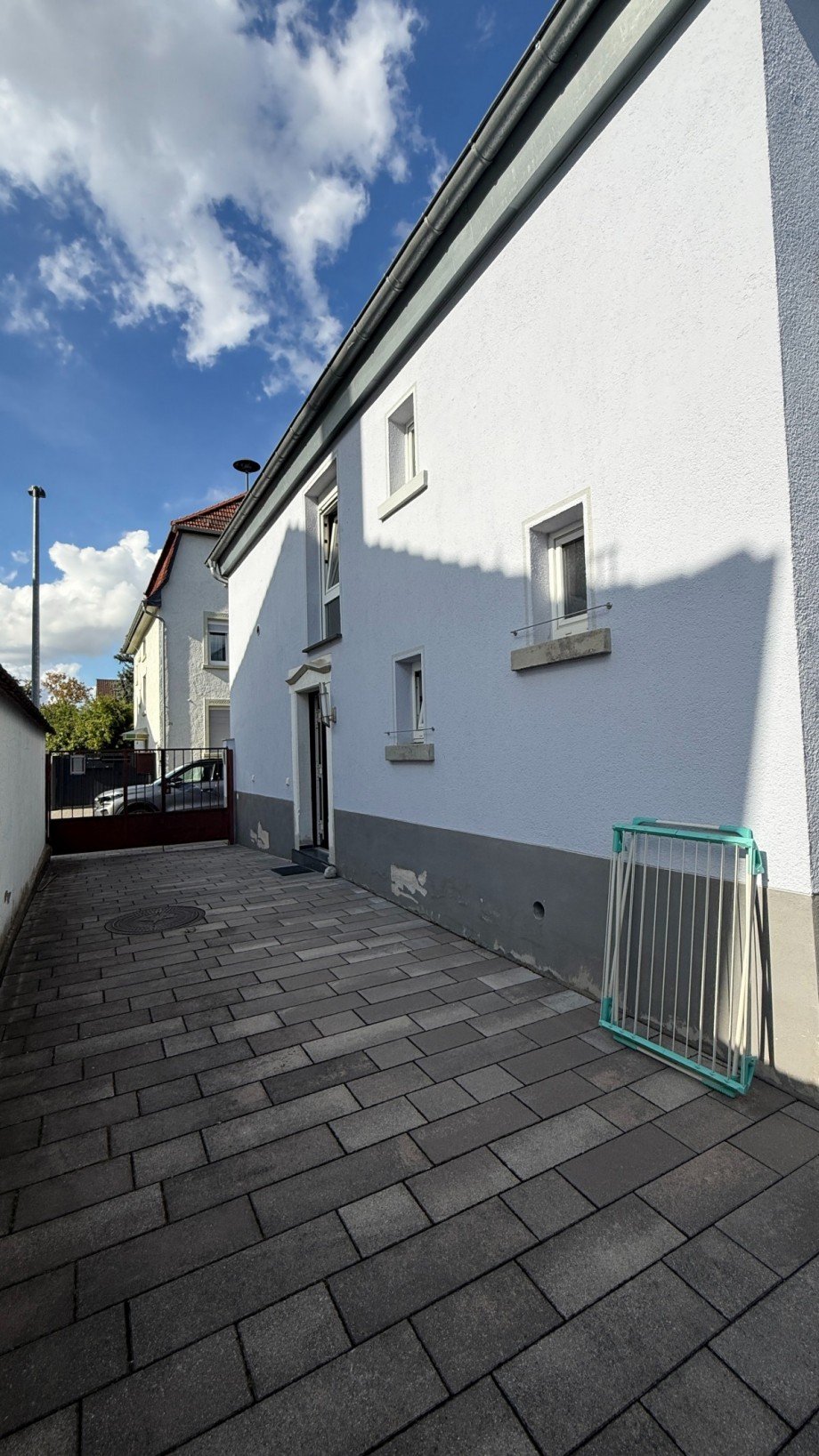 Seitenansicht Einfamilienhaus Fl�rsheim am Main, Deutschland