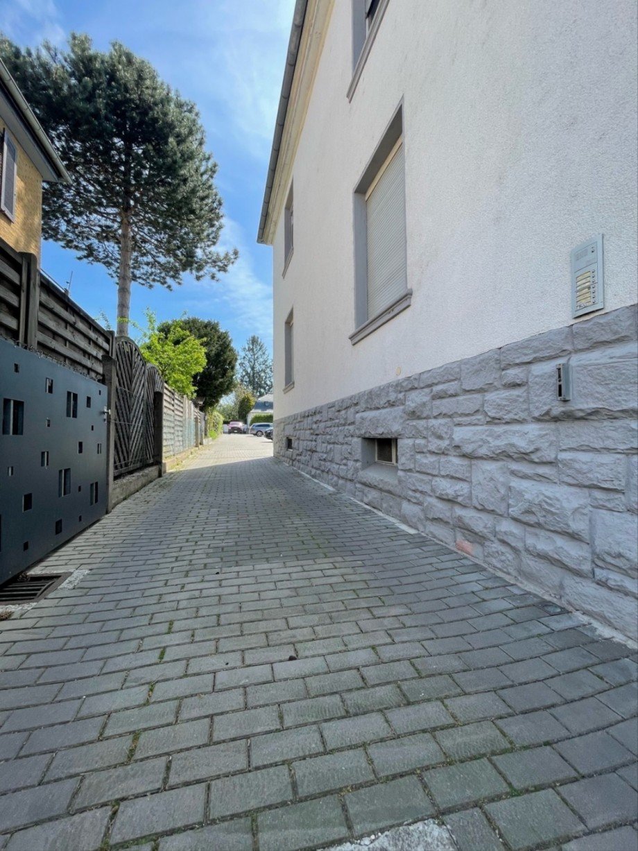 Hausansicht + Hofeinfahrt Erdgeschosswohnung Offenbach am Main