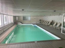 Innenpool Wohnen mit Mehrwert: 3-Zimmer-Wohnung mit Balkon, Sauna & Schwimmbad