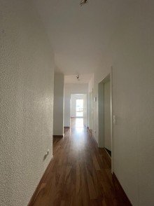Flur 4 Zimmer Wohnung in Fl�rsheim!