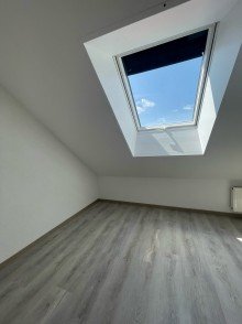 Zimmer DG Attraktive 2,5-Zimmer-Wohnung - renoviert, mit EBK & gro�z�giger Terrasse in Bischofsheim