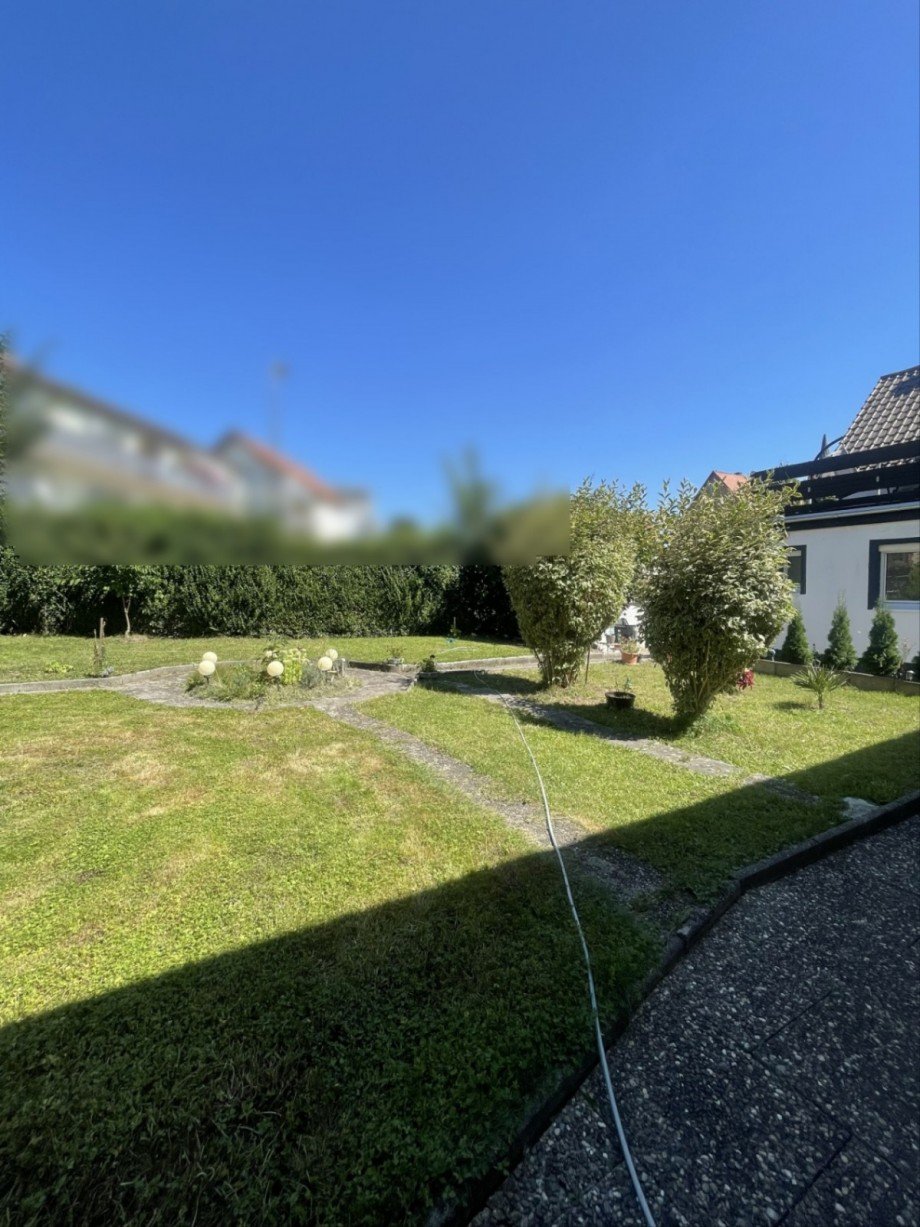 Vorgarten Mehrfamilienhaus Niddatal