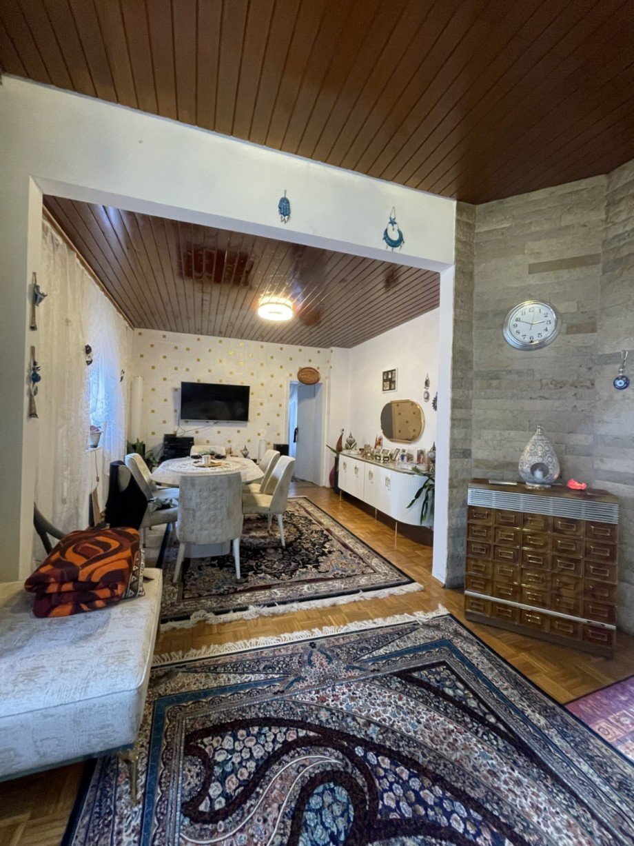 Wohn- und Esszimmer Etagenwohnung Mainz