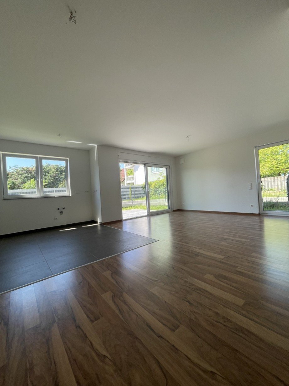 Wohnzimmer Erdgeschosswohnung Fl�rsheim am Main