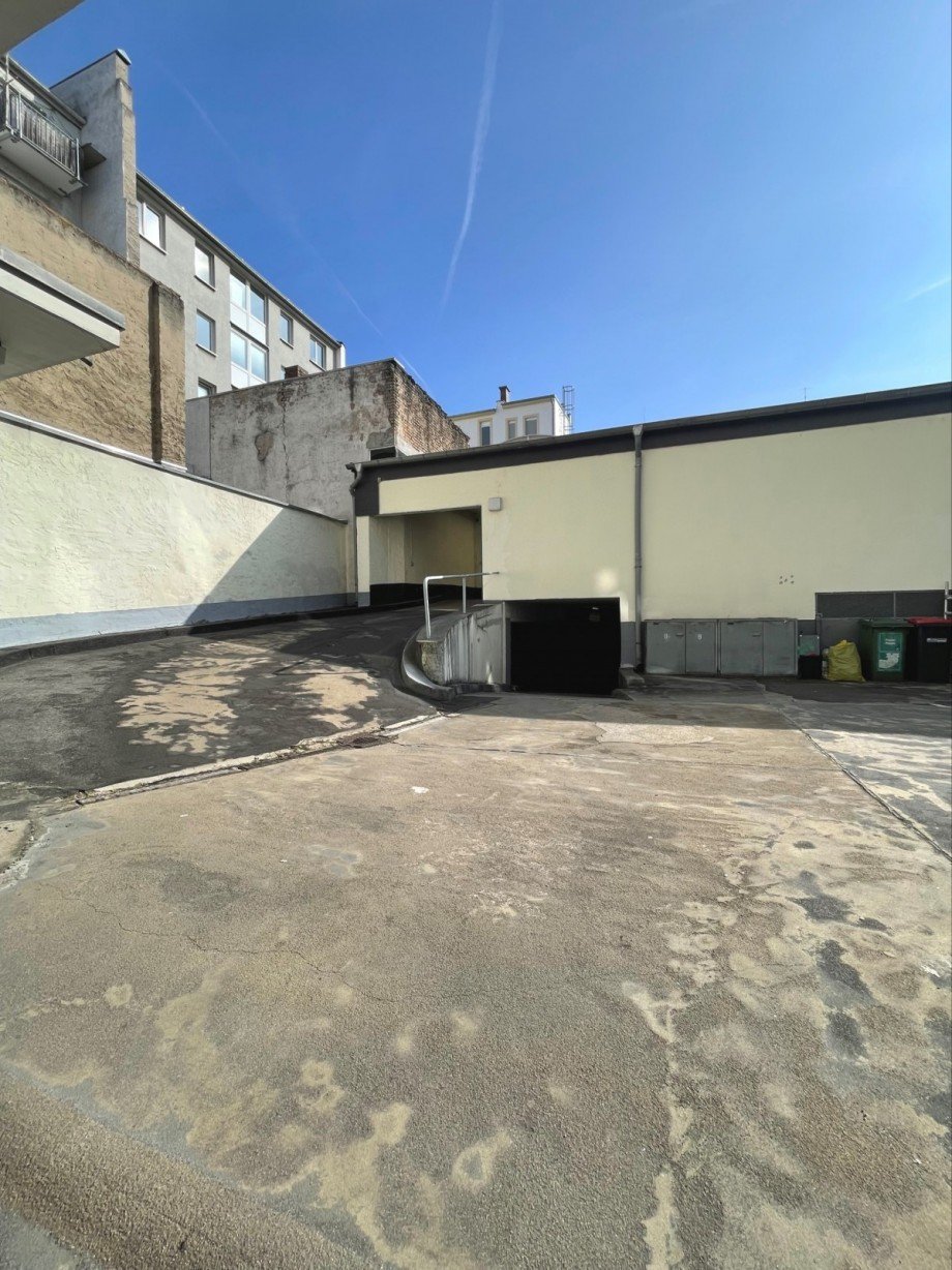 Stellplatz Eingang Mehrfamilienhaus Mainz