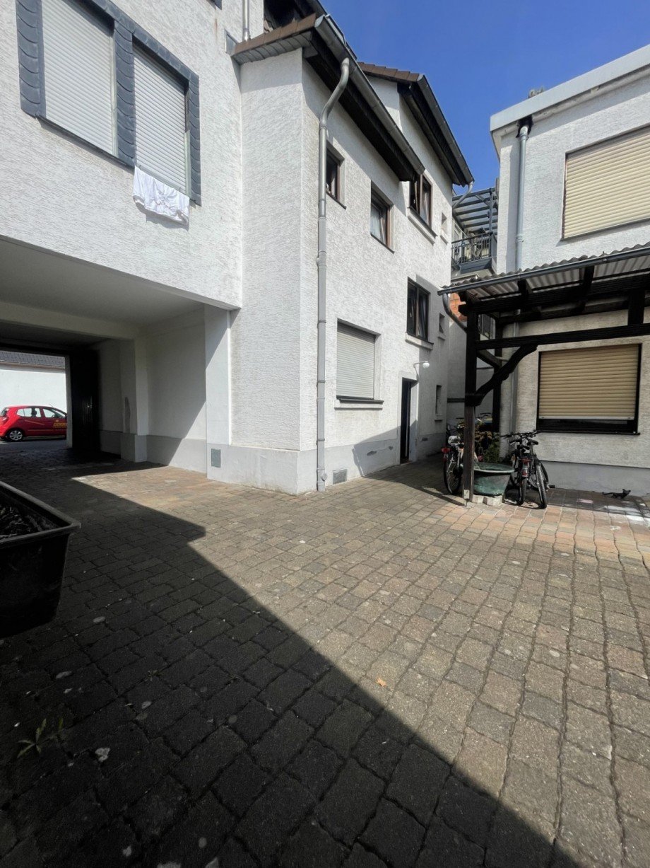 Innenhof Mehrfamilienhaus R�sselsheim am Main