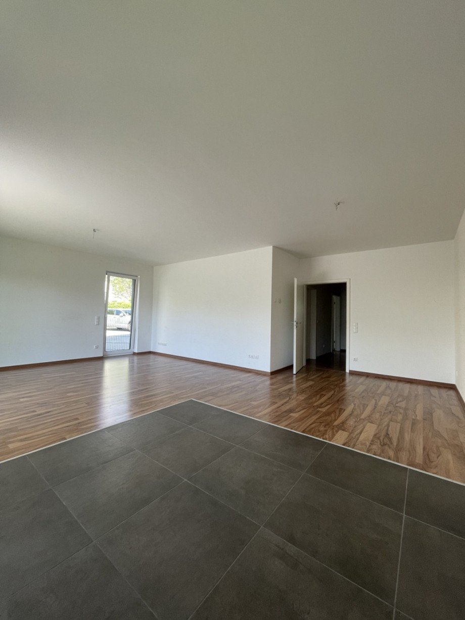Wohnzimmer Erdgeschosswohnung Fl�rsheim am Main