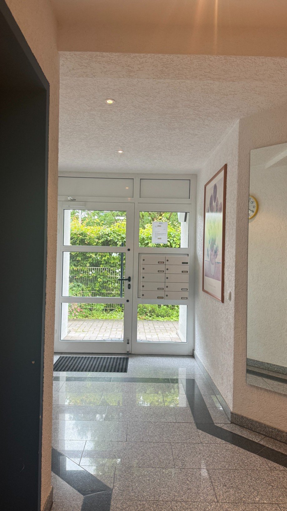 Hauseingangst�r Etagenwohnung Hattersheim