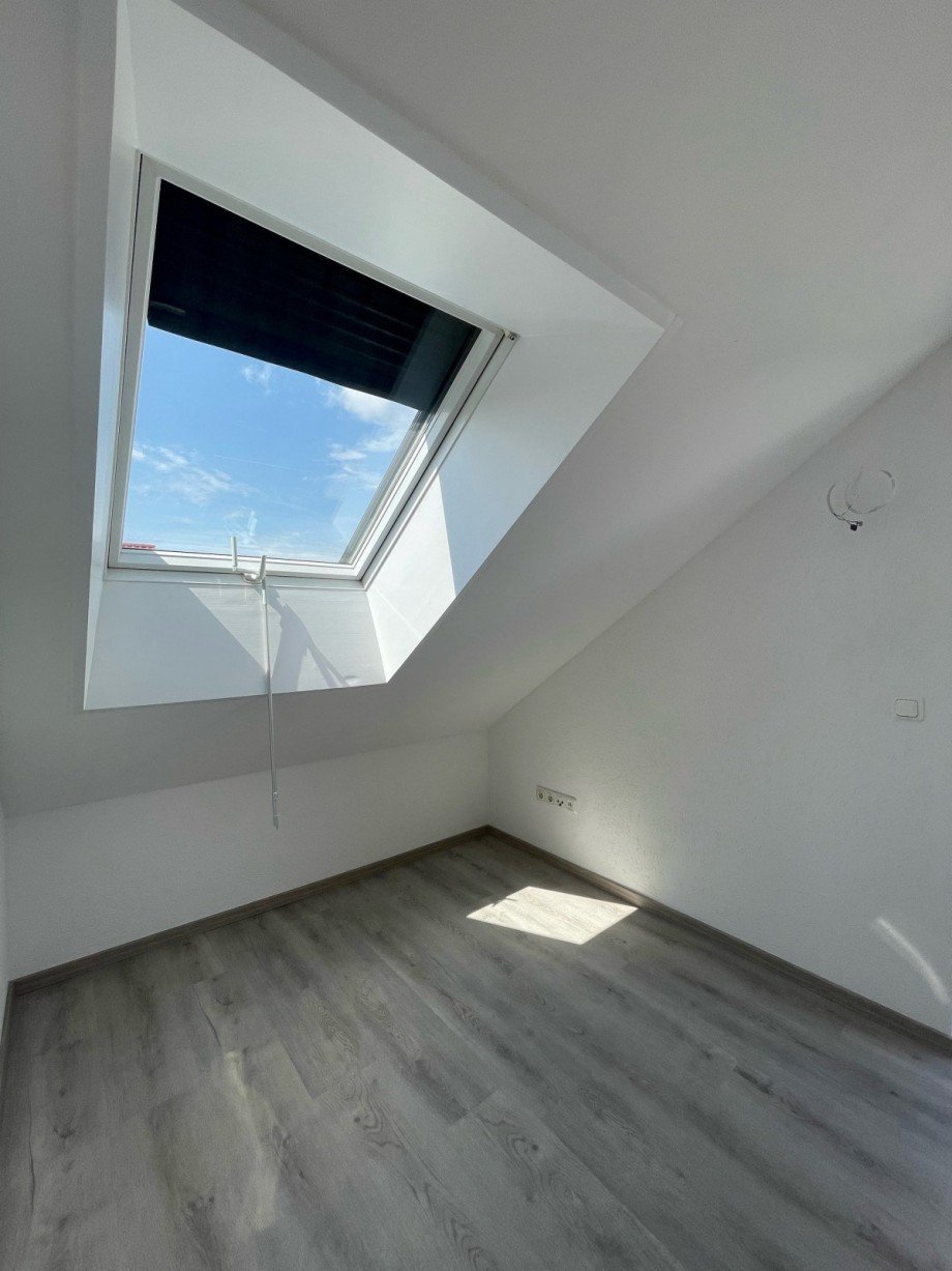 Zimmer DG Etagenwohnung Bischofsheim