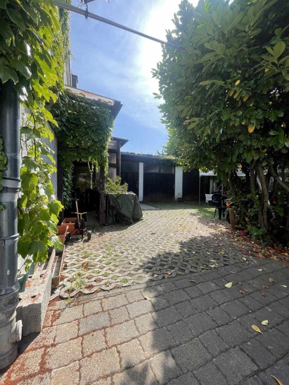 Innenhof Mehrfamilienhaus R�sselsheim am Main