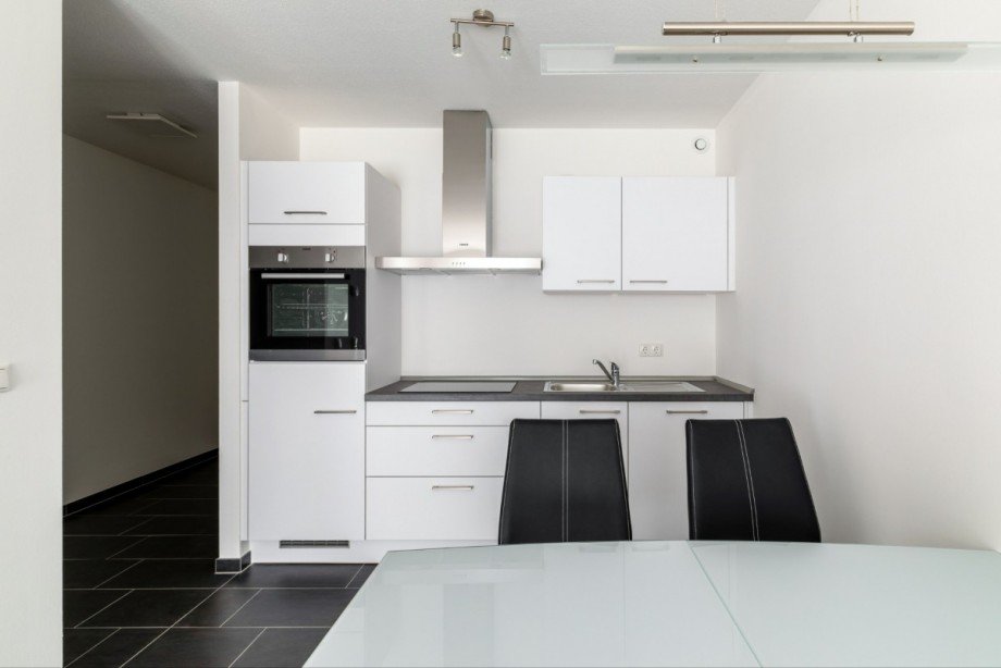 Esstisch und K�che Erdgeschosswohnung Frankfurt, Nied