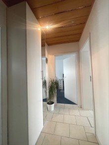 Flur Attraktive 2 Zimmer Wohnung mit Stellplatz in Fl�rsheim Wicker