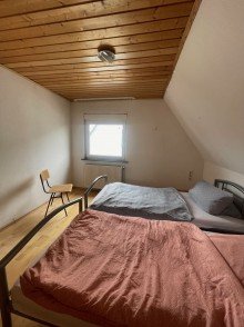 Schlafzimmer Sanierungsbed�rftiges Einfamilienhaus in ruhiger Wohnlage mit gro�em Grundst�ck und Garten