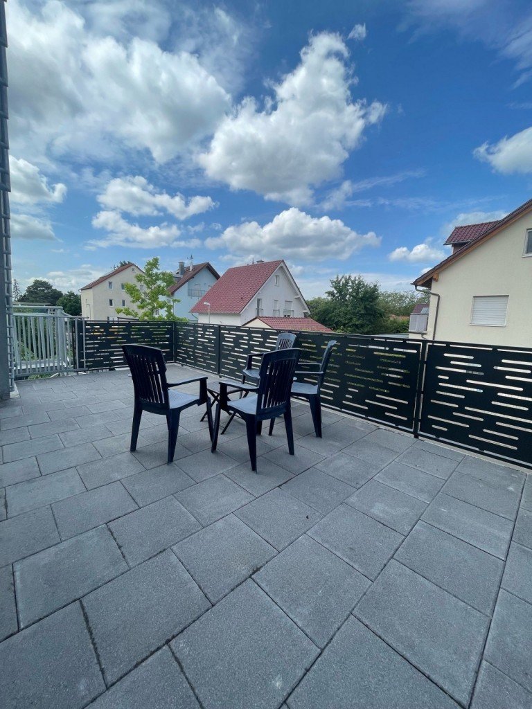 Terrasse Bischofsheim Etagenwohnung Attraktive 2,5-Zimmer-Wohnung - renoviert, mit EBK & gro�z�giger Terrasse in Bischofsheim