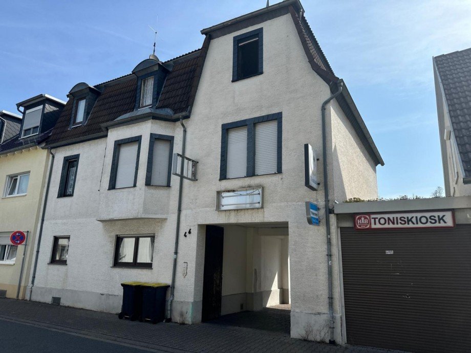 Hausansicht Mehrfamilienhaus R�sselsheim am Main