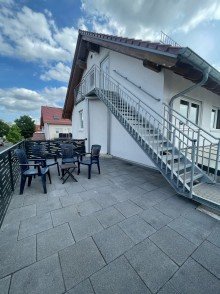 Terrasse Attraktive 2,5-Zimmer-Wohnung - renoviert, mit EBK & gro�z�giger Terrasse in Bischofsheim