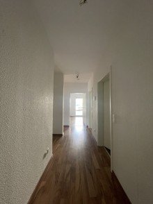 Flur 4 Zimmer Wohnung in Fl�rsheim!