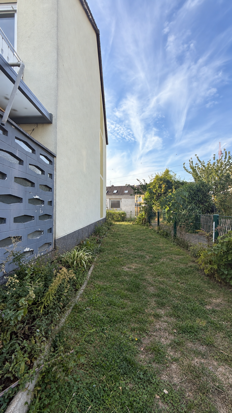 Seitengarten Reiheneckhaus Hattersheim am Main