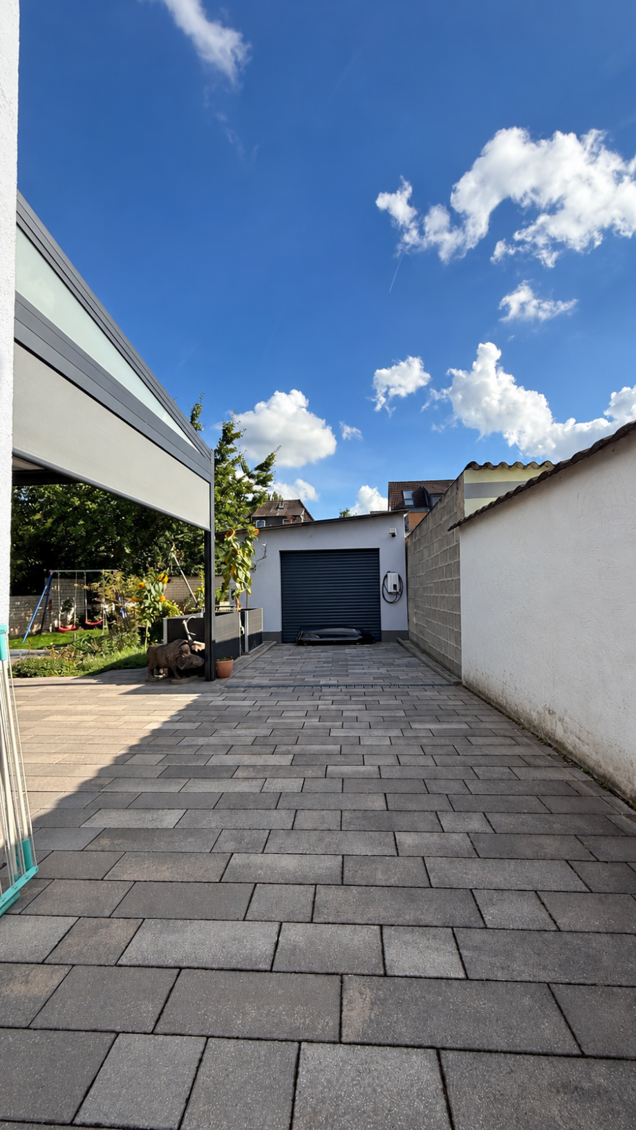 Ruhiger Innenhof mit Garage Einfamilienhaus Fl�rsheim am Main, Deutschland