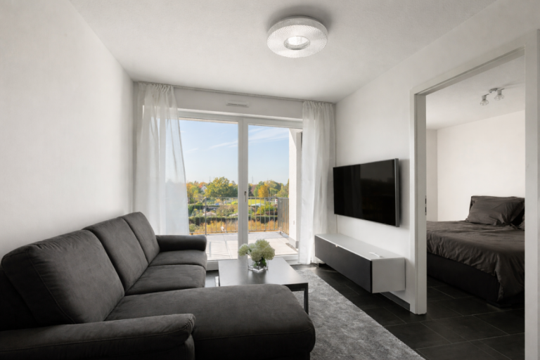 Wohnzimmer Frankfurt am Main Etagenwohnung M�blierte 2-Zimmerwohnung mit Balkon in stark nachgefragter Wohnlage von FFM-Nied