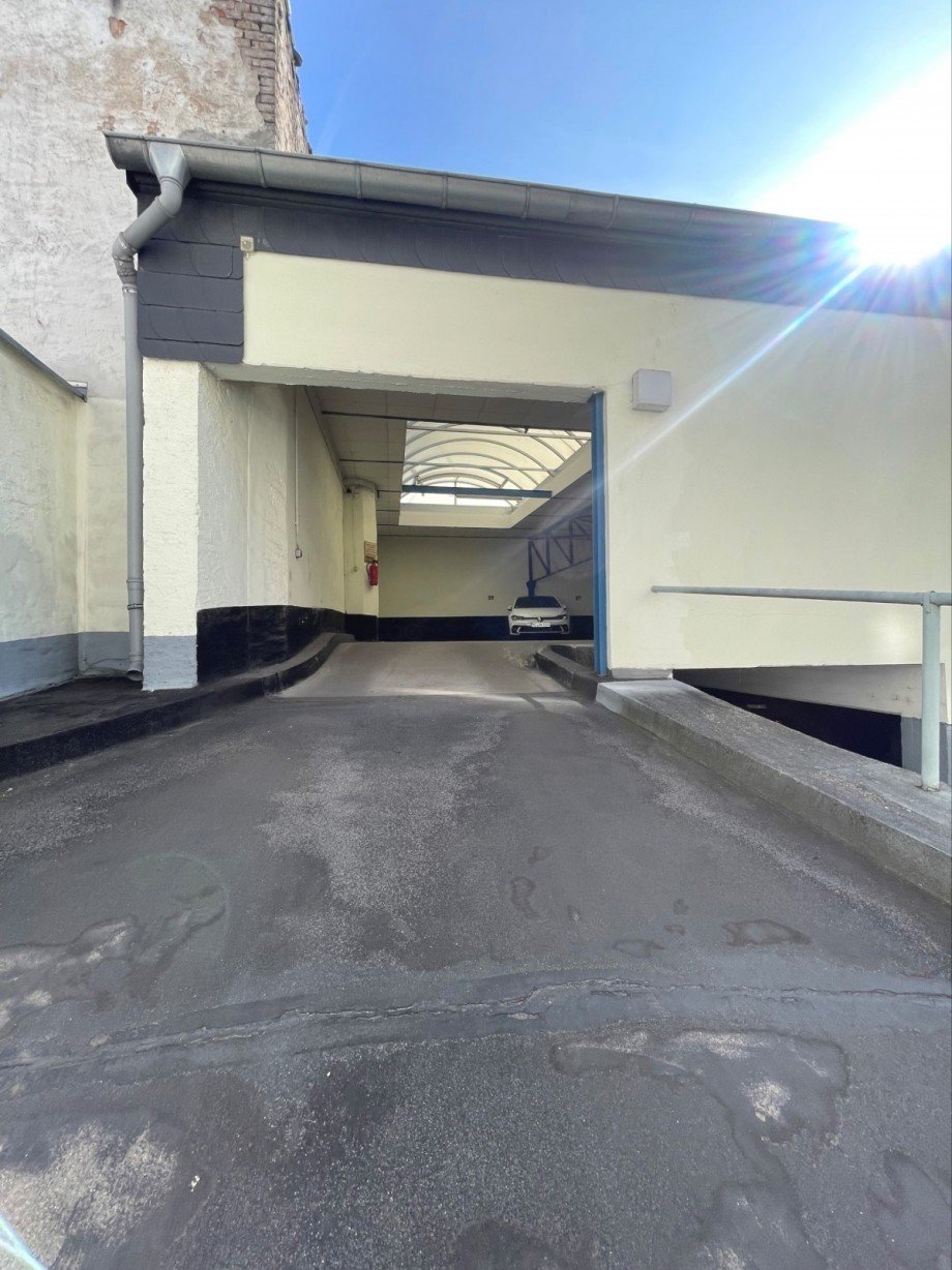 Stellplatz Eingang Mehrfamilienhaus Mainz