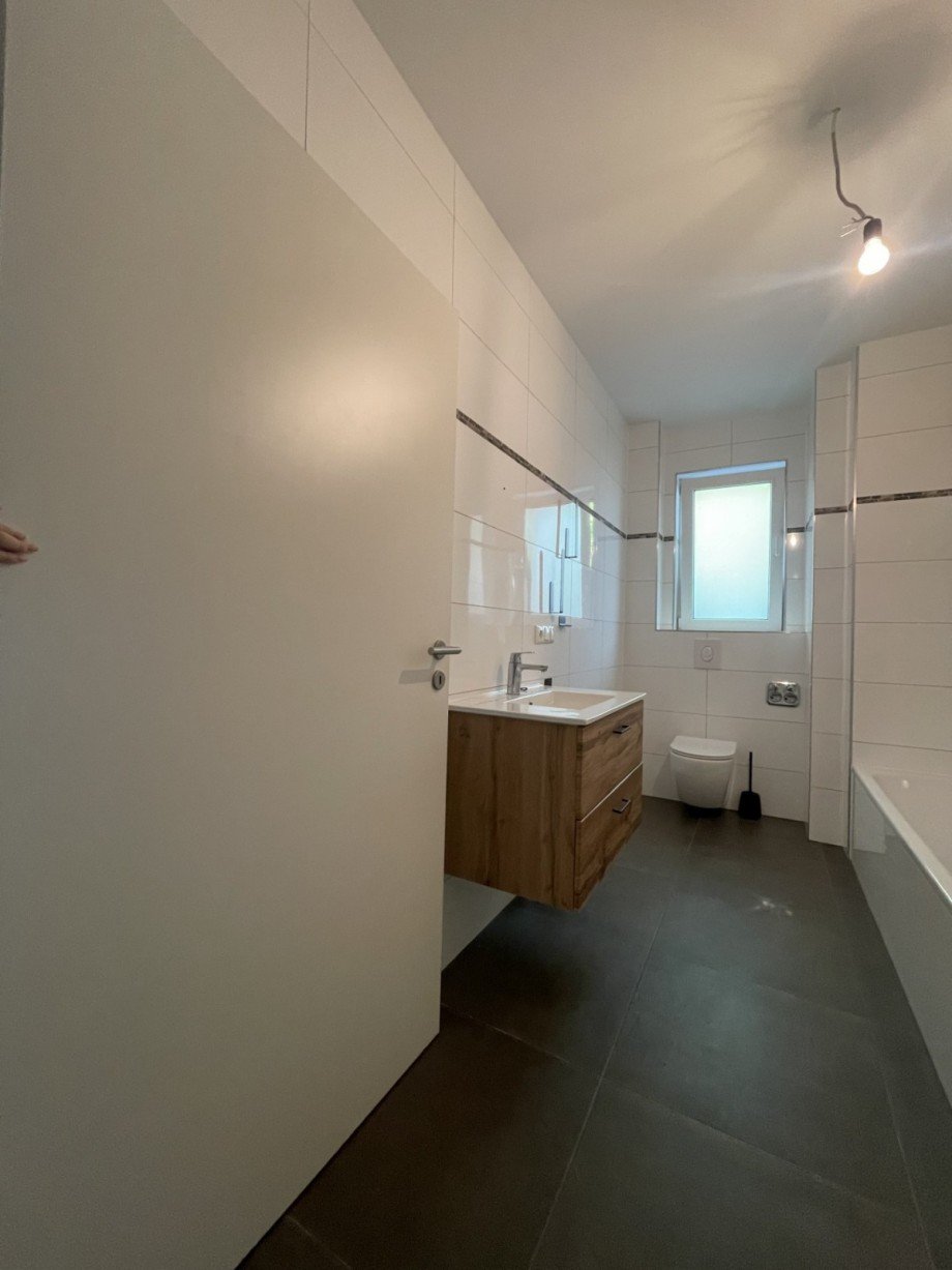 Badezimmer Erdgeschosswohnung Fl�rsheim am Main