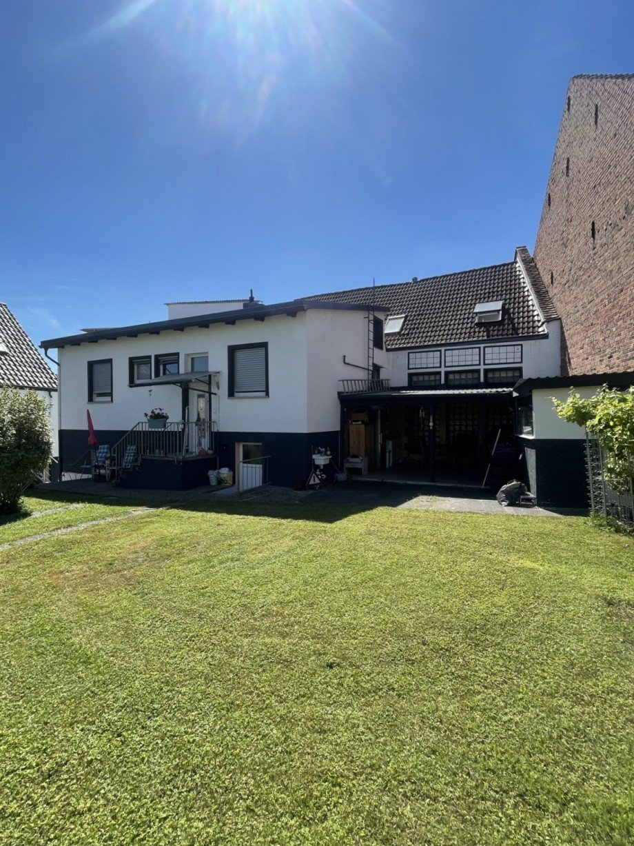 Vorgarten Mehrfamilienhaus Niddatal