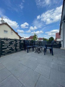 Terrasse Attraktive 2,5-Zimmer-Wohnung - renoviert, mit EBK & gro�z�giger Terrasse in Bischofsheim