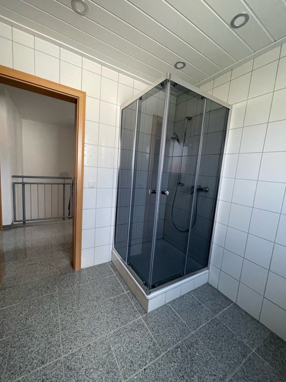 Badezimmer DG Etagenwohnung Bischofsheim