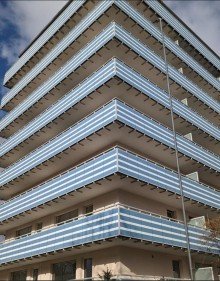 Hausansicht Wohnen mit Mehrwert: 3-Zimmer-Wohnung mit Balkon, Sauna & Schwimmbad